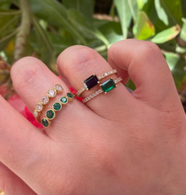 Load image into Gallery viewer, Diamond and Emerald Twist Ring